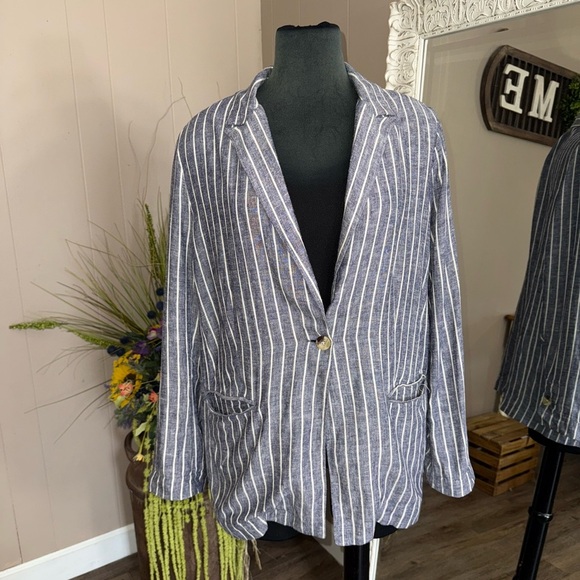 Lucky Brand • Linen Blend Boyfriend Blazer - Picture 4 of 11